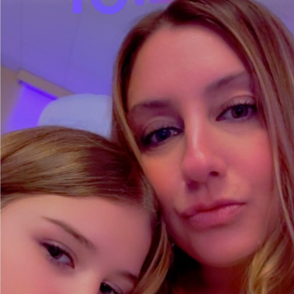 Meet your Posher, Lauren - Picture 1 of 3